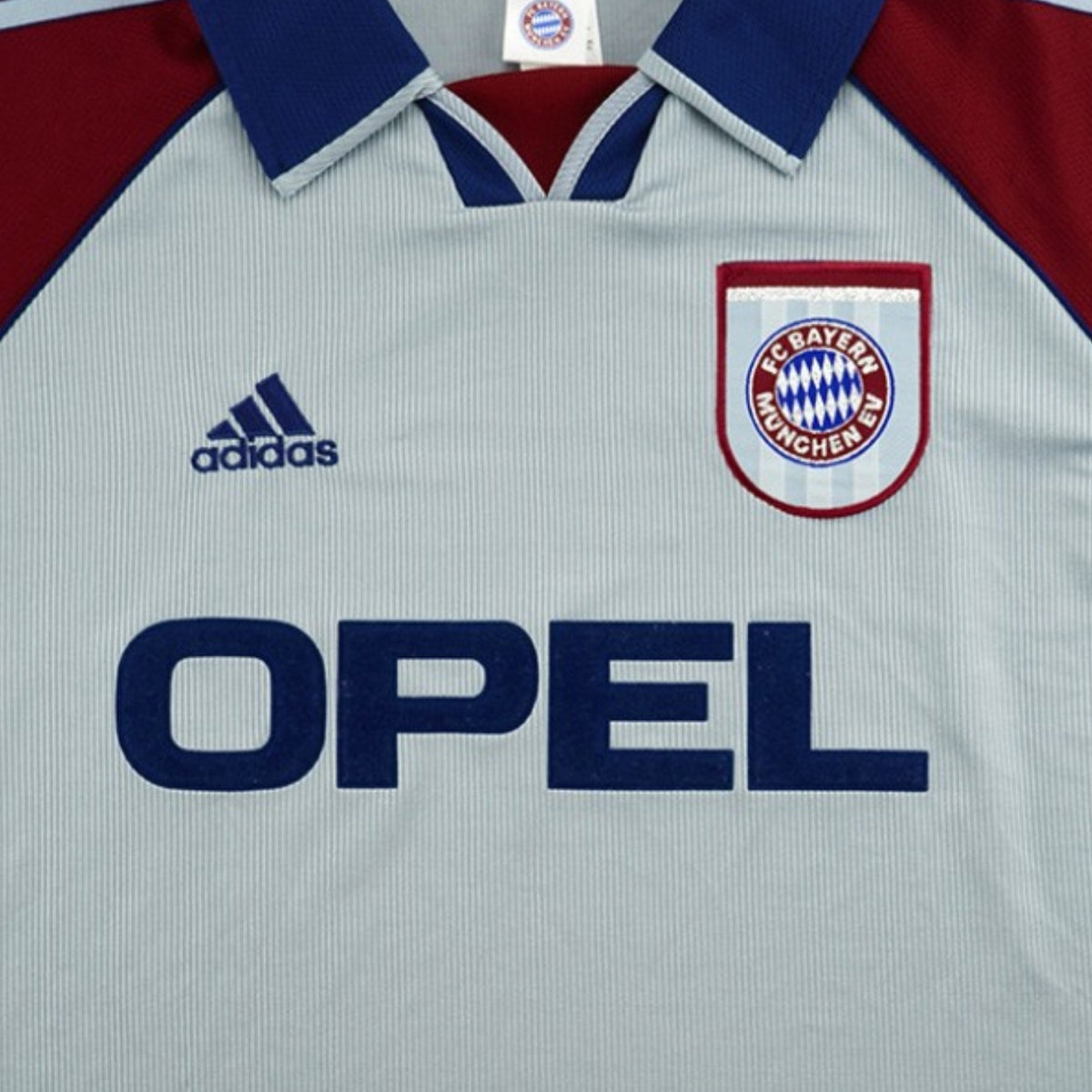 Bayern Munich Away 98/99 - Close-up