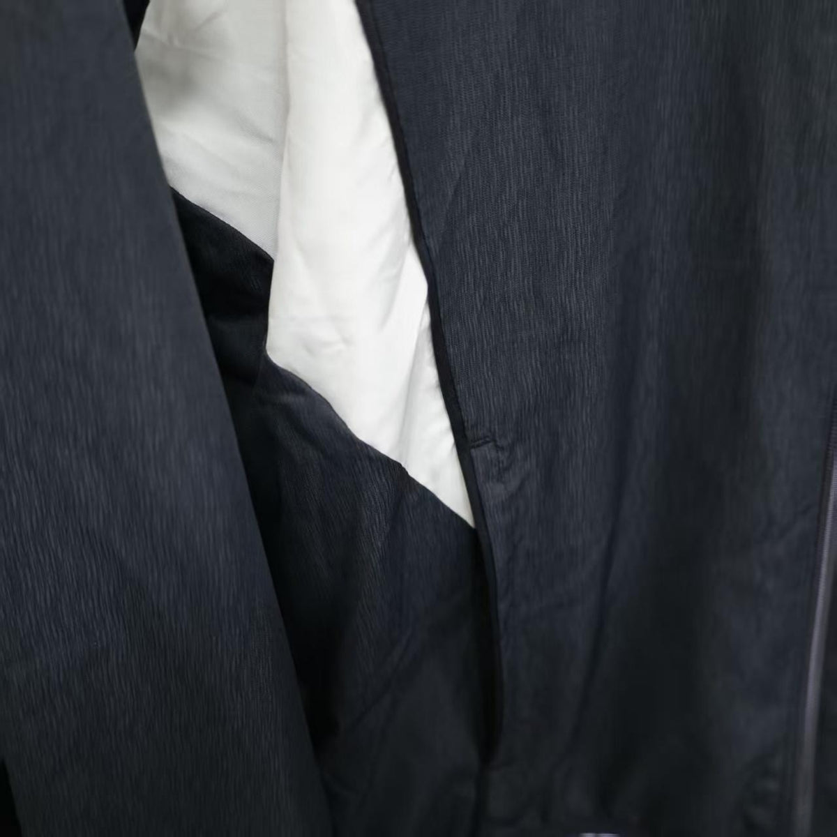 Windbreaker - Liverpool 25/26 - Packaging