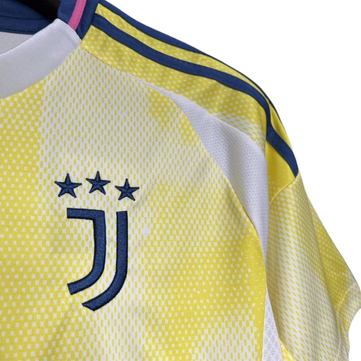 Juventus Extérieur 24/25 - Détail