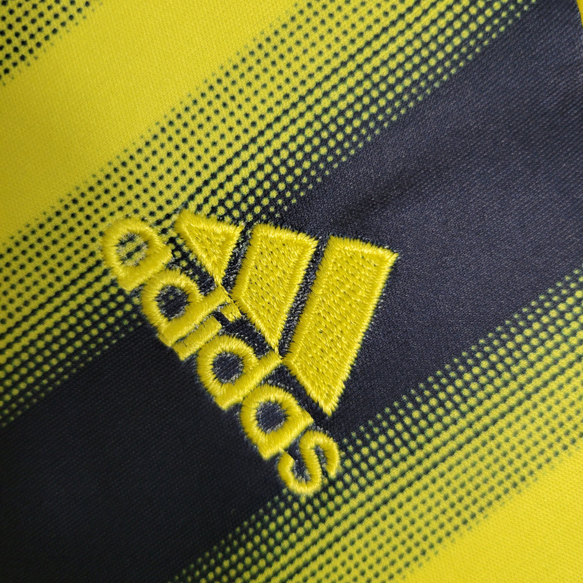Fenerbahce Home 13/14 - Close-up