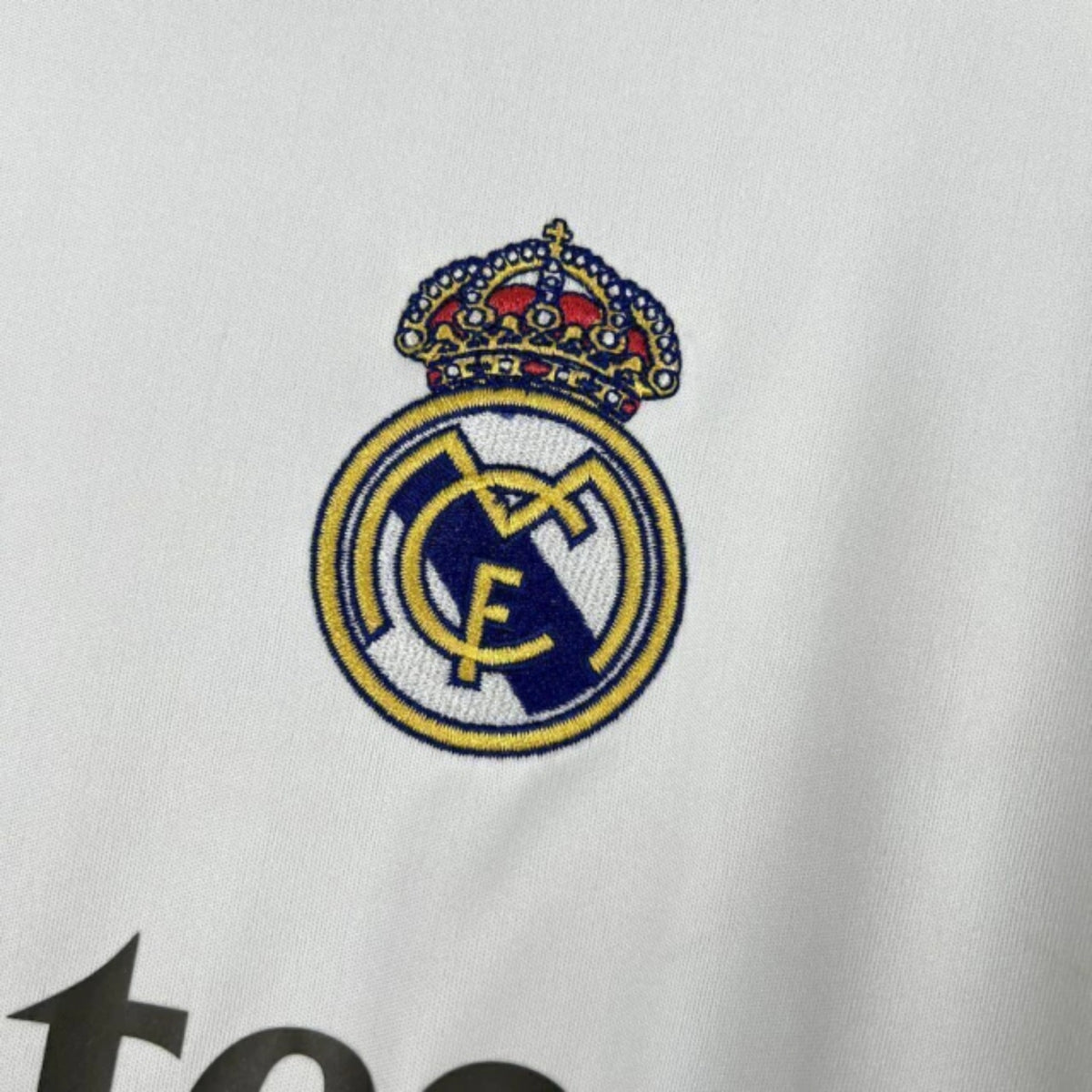 Real Madrid Home 25/26 - Long Sleeve - Close-up